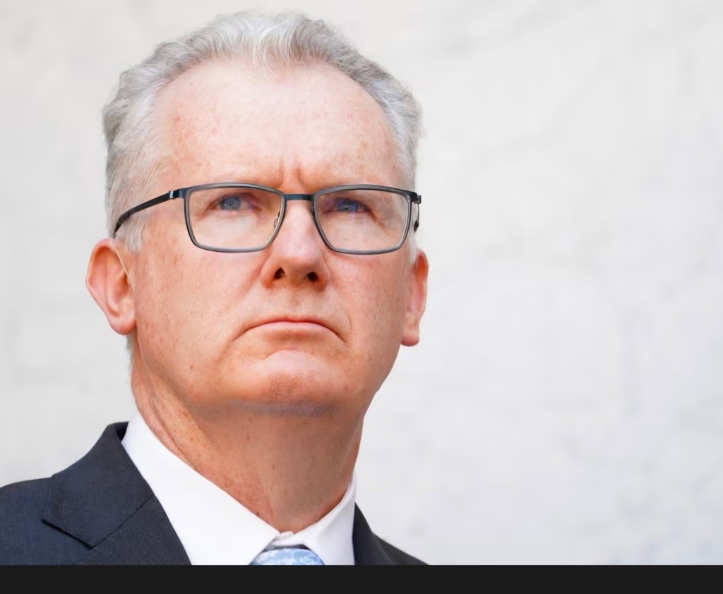 لغو ویزای یک اینفلوئنسر جنجالی؛ پیام روشن دولت به مروجان&nbsp;نفرت!